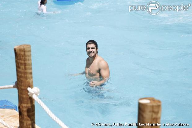 Caio Castro e Maria Casadevall se divertiram juntos neste sábado, 27 de julho de 2013, no Beach Park de Fortaleza e negaram romance