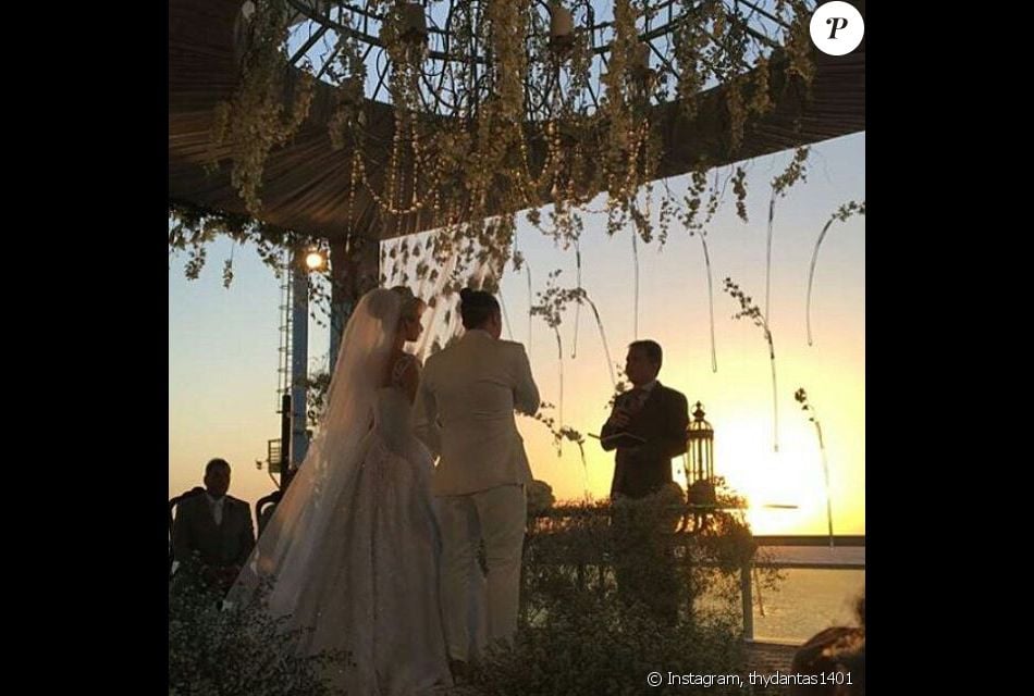Wesley Safadão e Thyane Dantas se casam sob o pôr do sol no Ceará nesta segunda-feira, dia 01 de agosto de 2016