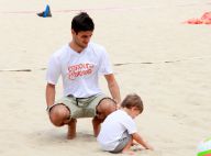 Felipe Simas se diverte com filho, Joaquim, em praia carioca. Veja fotos!