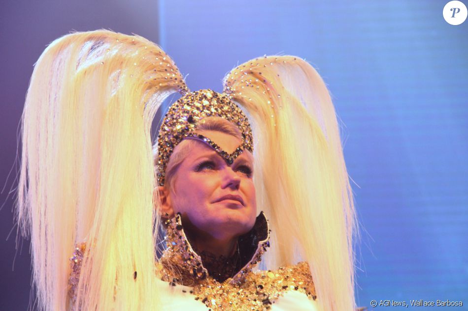 Xuxa se emocionou durante a festa 'Xuch&aacute;', no Vivo Rio, no Rio de Janeiro, na noite deste s&aacute;bado, 22 de outubro de 2016