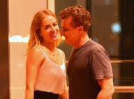 Férias! Luciano Huck e Angélica levam filhos para curtir o Havaí e trocam beijo