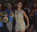 Juliana Alves segura vestido para não mostrar demais em ensaio de Carnaval