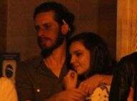 Tainá Müller janta com o marido e amigos em restaurante no Leblon, no Rio