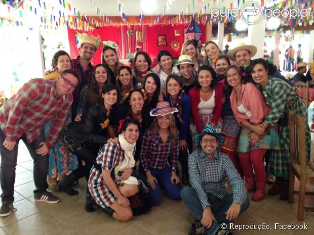 Fátima Bernardes se reúne com a sua equipe para festejar os dois anos do 'Encontro', nesta sexta-feira, 11 de julho de 2014