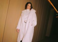 Look bicolor! Bruna Marquezine alia grifes em produção p&b em Londres. Fotos!