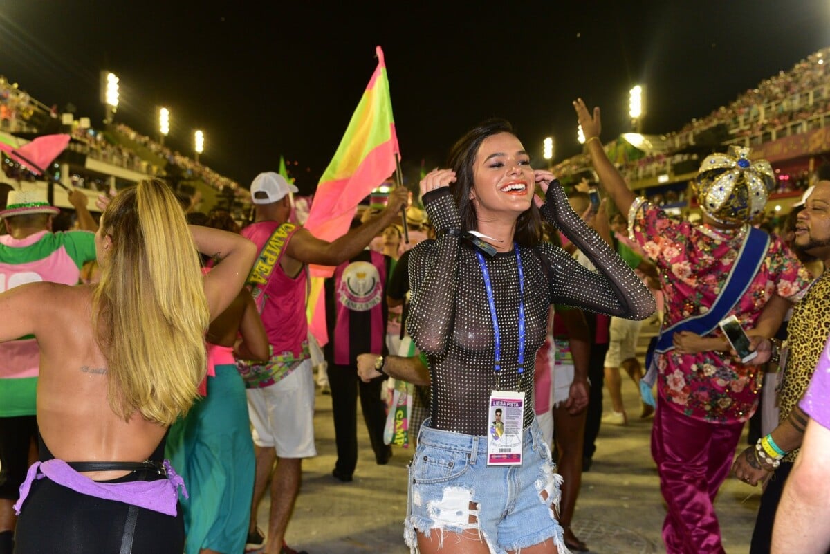 Foto Bruna Marquezine Prestigiou A Mangueira Na Avenida No Carnaval Do