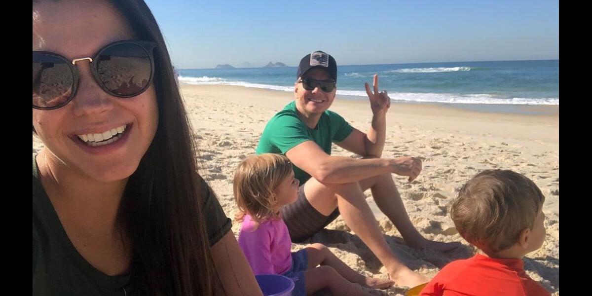 Foto Thais Fersoza e Michel Teló levaram os filhos a uma praia do Rio