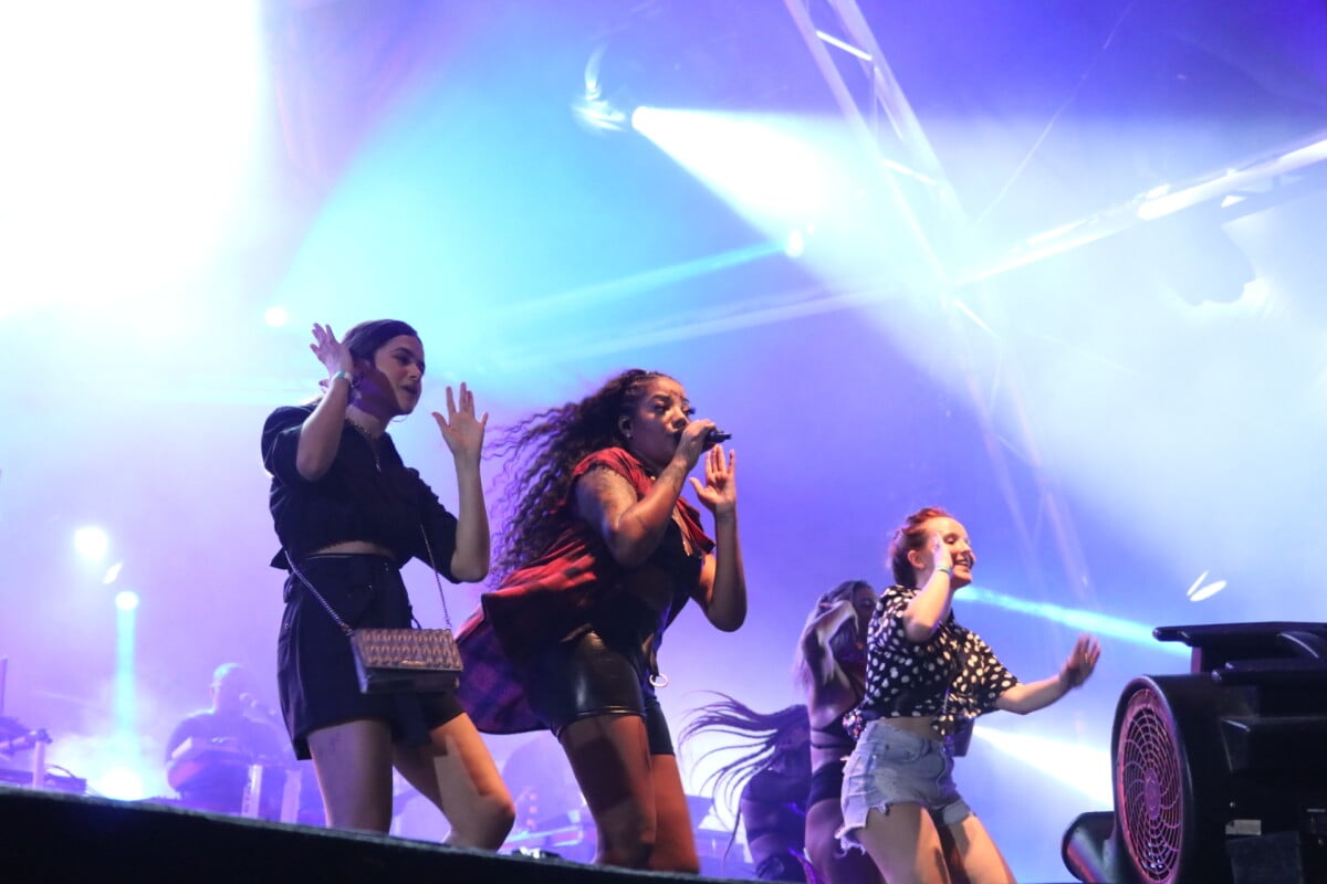 Foto Larissa Manoela E Maisa Deram Show De Rebolado Ao Lado De