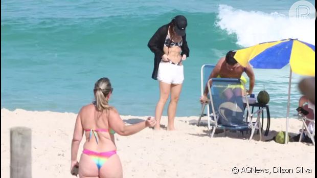 Fotos Barriga Sarada De Jade Picon Na Praia Rouba A Cena Em Biqu Ni