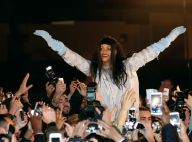 Rihanna grava editorial nas ruas de Paris e causa alvoroço com fãs: 'Obrigada'