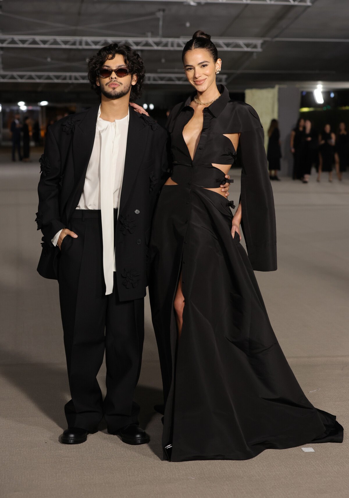 Foto O Look Preto De Bruna Marquezine Foi Usado Em Evento De Gala Por