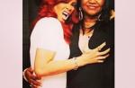 Rihanna posta foto com a mãe e a parabeniza por seu aniversário