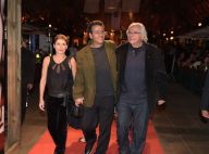 Marcos Palmeira e a noiva, Gabriela Gastal, prestigiam homenagem ao pai do ator