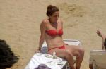 Giovanna Antonelli mostra corpão e curte praia com o marido no litoral do Rio