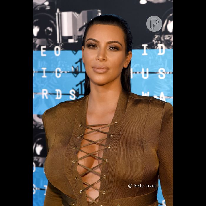 Kim Kardashian Vestido Decotado No Tapete Vermelho Do Vma