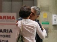 Julia Lemmertz é flagrada ao lado do novo namorado em aeroporto do RJ. Fotos!