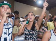 Munik, campeã do 'BBB16', canta música de Wesley Safadão em bar de Goiás. Vídeo!