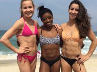 Simone Biles posa de biquíni e exibe barriga sarada em praia no RJ: 'Finalmente'