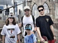 Murilo Benício viaja para NY e posta foto com filhos e enteada: 'Família!'