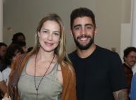 Luana Piovani e Pedro Scooby vão juntos a teatro após reatar casamento