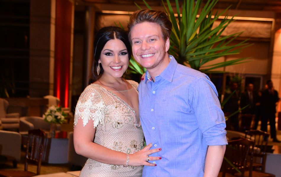 Thais Fersoza Posta Foto De Melinda E Michel Tel Dando Um Confere Na