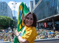 Regina Duarte marca presença em protesto contra a corrupção, em São Paulo