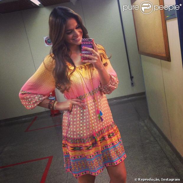 Bruna Marquezine mostra figurino de sua personagem Luiza na novela 'Em Família'