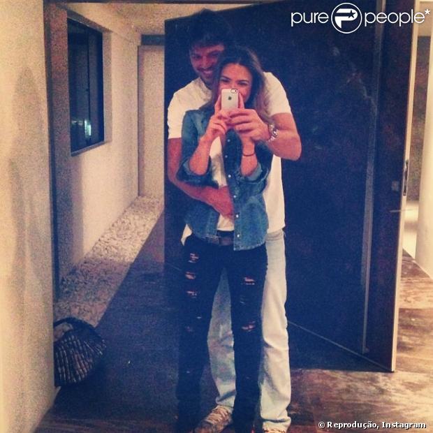Sabrina Sato parabenizou Patricia Abravanel e Fábio Faria pelo filho que eles vão ter juntos. Fábio já foi namorado de Sabrina, que garantiu ter ficado muito feliz com a notícia