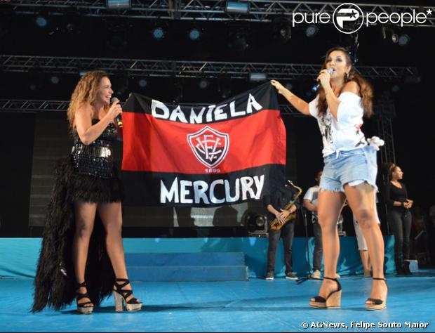 Ivete Sangalo e Daniela Mercury cantaram juntas em um evento em Salvador na noite desta sexta-feira (21 de fevereiro de 2014)