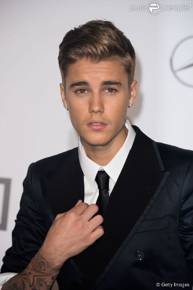 De acordo com a revista 'In Touch', em 2010 Justin Bieber engravidou duas mulheres, e teve filhos com elas