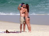 Beijos e carinhos: Yanna Lavigne curte praia com marido, Bruno Gissoni. Fotos!