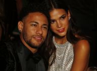 Neymar lamenta distância de namorada, Bruna Marquezine, com foto: 'Saudades'