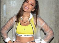 PVC transparente e neon compõem look de Anitta em festival de música. Fotos!