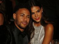 Bruna Marquezine e Neymar dançam coladinhos em festa de casamento. Vídeo!