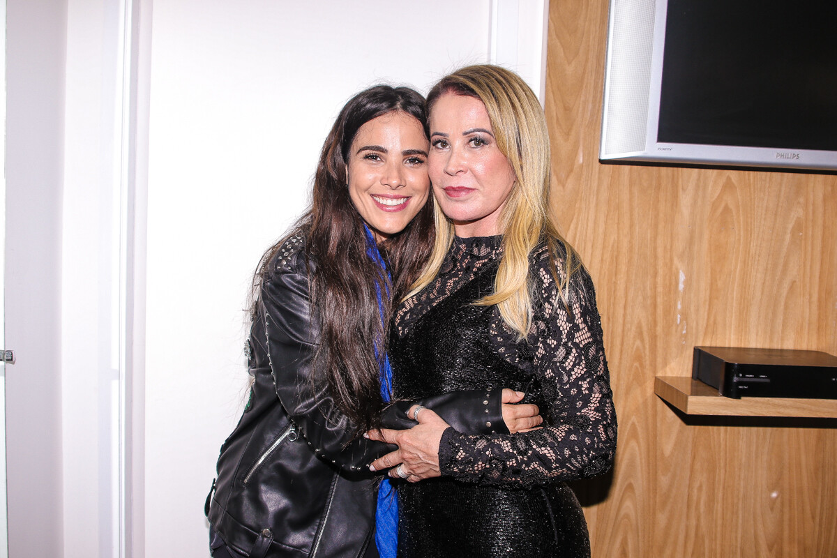 Foto Zilu Camargo posa abraçada à filha Wanessa Purepeople