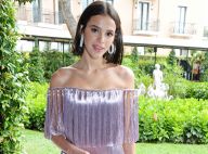 Bruna Marquezine usa vestido com franjas e clutch com cristais em Veneza. Fotos!