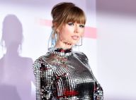 Vestido metalizado de Taylor Swift no AMA é um revival dos anos 80: Veja fotos!