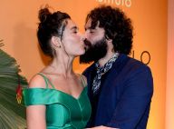 Selinho! Giselle Itié ganha beijo de Guilherme Winter em premiação em SP. Fotos!