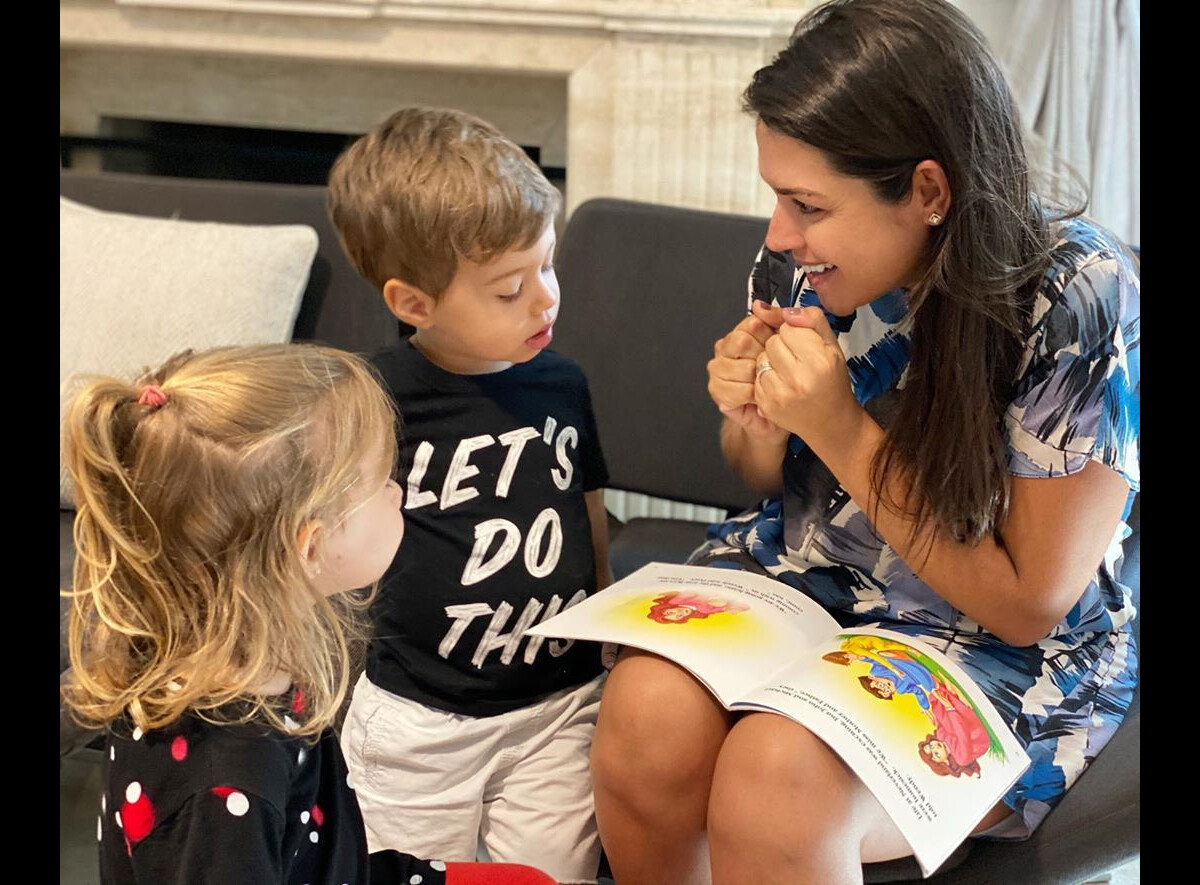 Foto Melinda filha de Thais Fersoza e Michel Teló entrou na escola