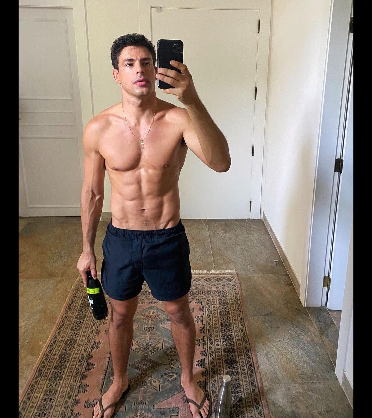 Foto Web foi à loucura a nude de Cauã Reymond Purepeople