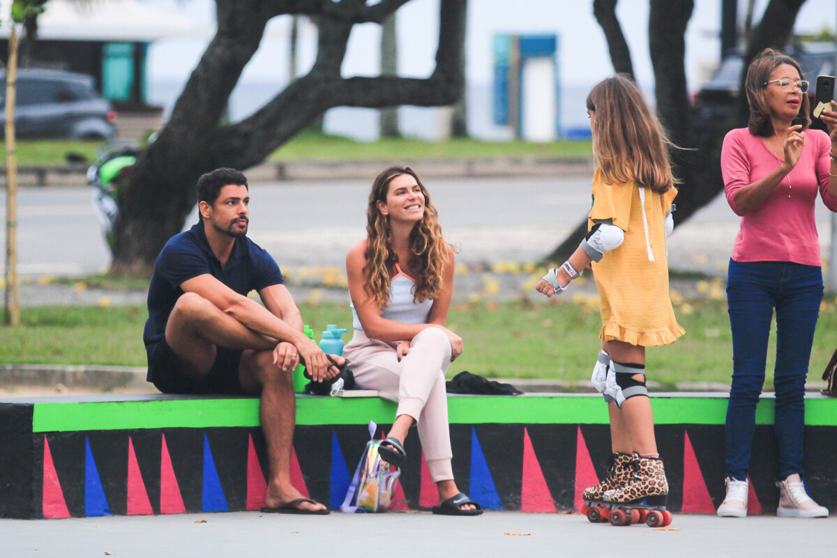 Foto Filha de Cauã Reymond e Grazi Massafera Sofia curte dia em pista