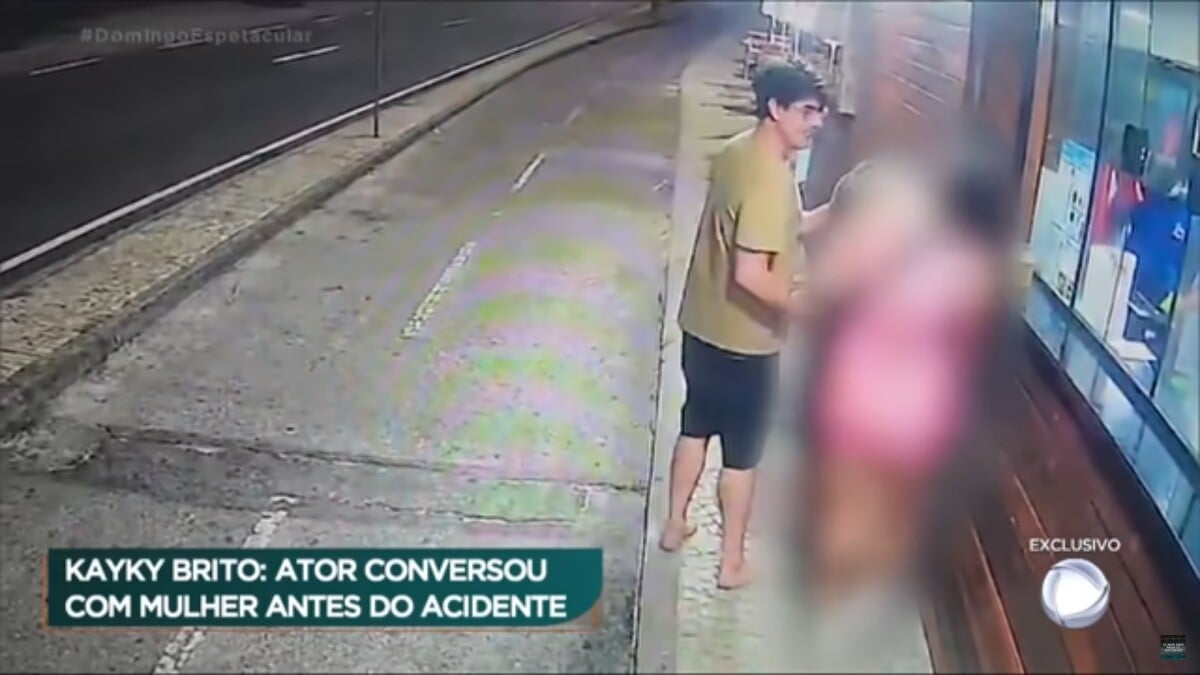 Foto Kayky Brito Tenta Beijar No Rosto Mulher Em Quiosque Da Barra