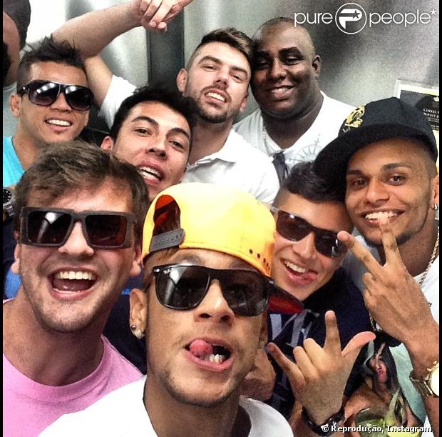 Pai de Neymar está em Barcelona para escolher uma nova moradia para o jogador e sua família, em 15 de julho de 2013