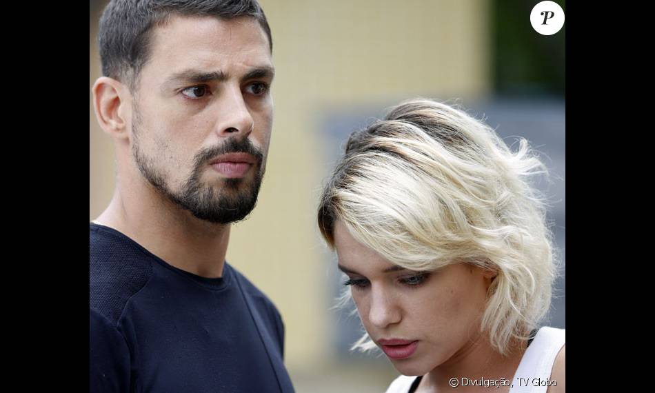 Juliano (Cauã Reymond) descobre que a facção quer matá-lo e Beliza (Bruna Linzmeyer) o leva para a mansão dos Stewart, na novela 'A Regra do Jogo'