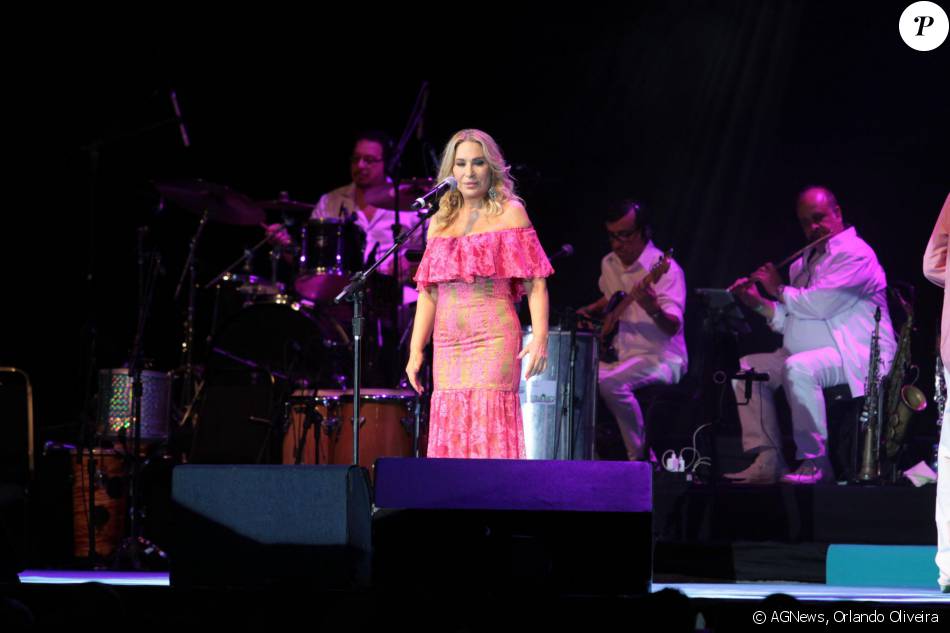 Rosemary canta no 'Show de Verão da Mangueira', no Tom Brasil, em São Paulo, nesta quarta-feira, 27 de janeiro de 2016

