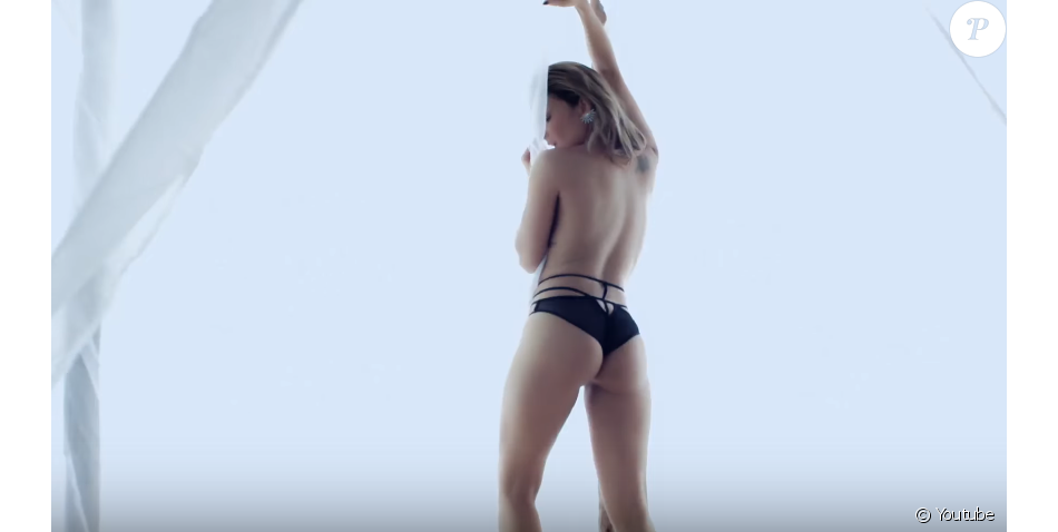 Claudia Leitte sensualiza de fio-dental no clipe da música 'Corazón'