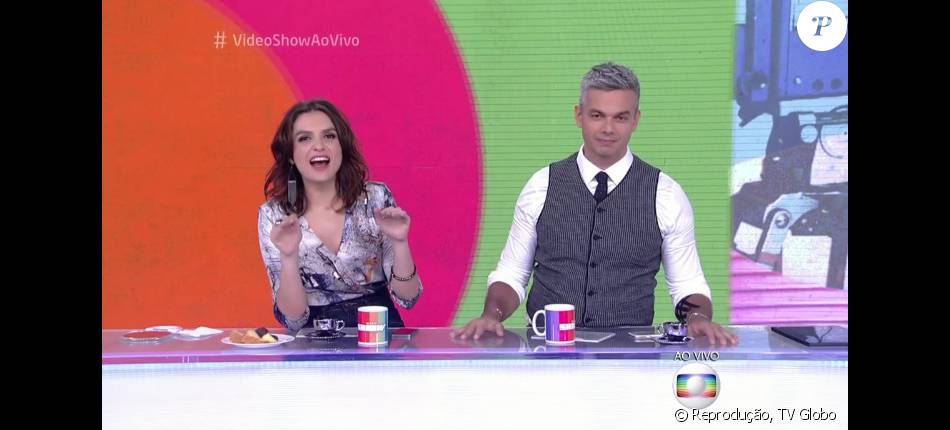 Monica Iozzi e Otaviano Costa repetiram alguns versos de 'Não Teve Amor', música gravada por Joelma Calypso. 'Tem coisas na vida que a gente não perde', disse o apresentador. 'A gente se livra', acrescentou a ex-repórter do 'CQC'
