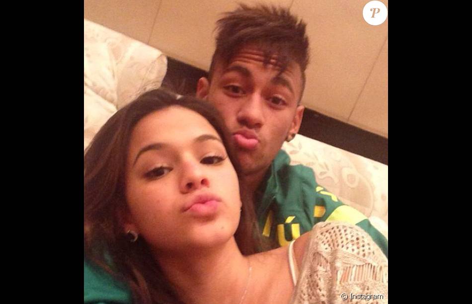 Neymar está oficialmente solteiro desde 2014, quando terminou seu namoro com Bruna Marquezine