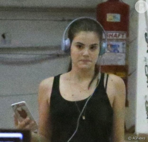 Camila Queiroz Tira A Madrugada Para Malhar E Fazer Compras Em