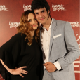 Grávida, Paula Braun escolheu um look preto e discreto para acompanhar o marido, Mateus Solano, na festa da novela 'Liberdade, Liberdade'